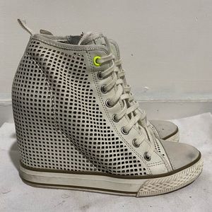 DKNY Wedge Sneaker, 7/37 1/5 EU Womens